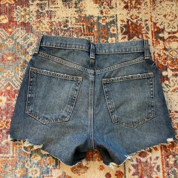 Gap High Rise Stride Short - Picture 3 of 4